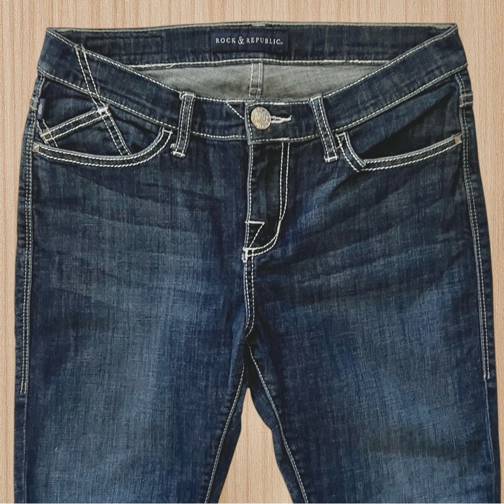 Rock & Republic Kendall Jeans - Size 10
Blue And White Stitching.
